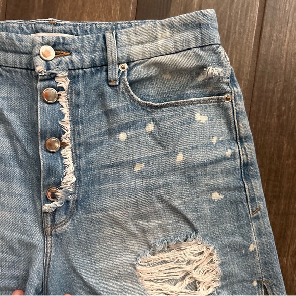 Good American Bombshell Boyfriend Distressed Denim Shorts in Blue043 Sz 28 - Picture 5 of 8